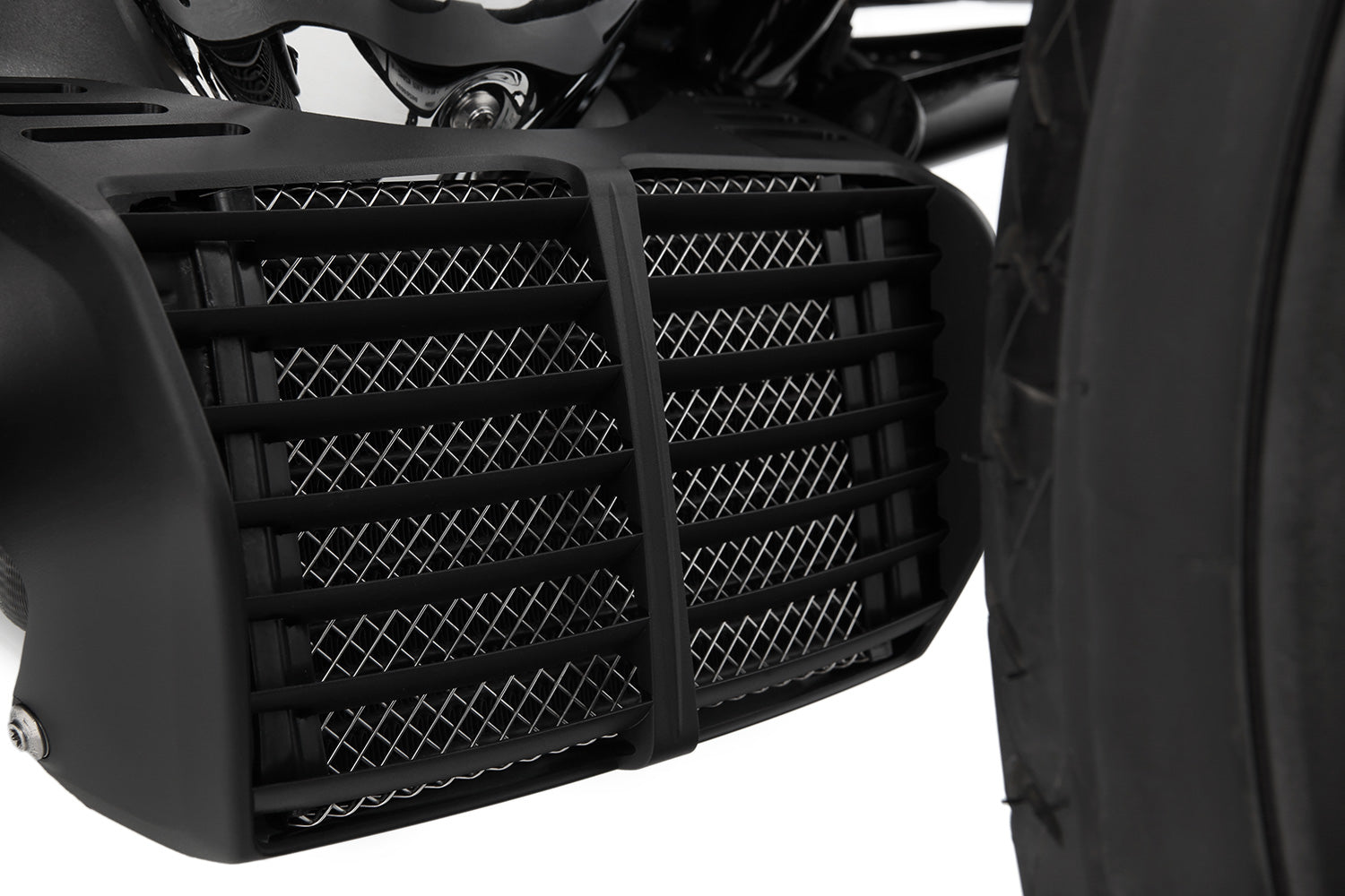 It reliably protects the oil cooler without impacting the air flow.