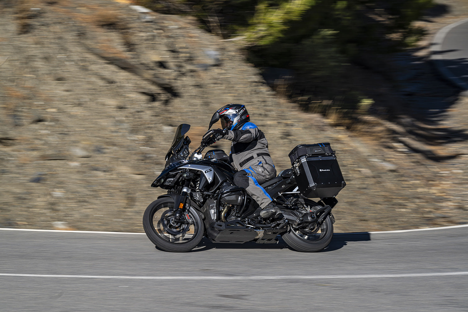 Wunderlich centre stand protection plate R 1300 GS and GS Adventure - complete your BMW ✔ Premium components ✔ Integrated design ➜ Order now
