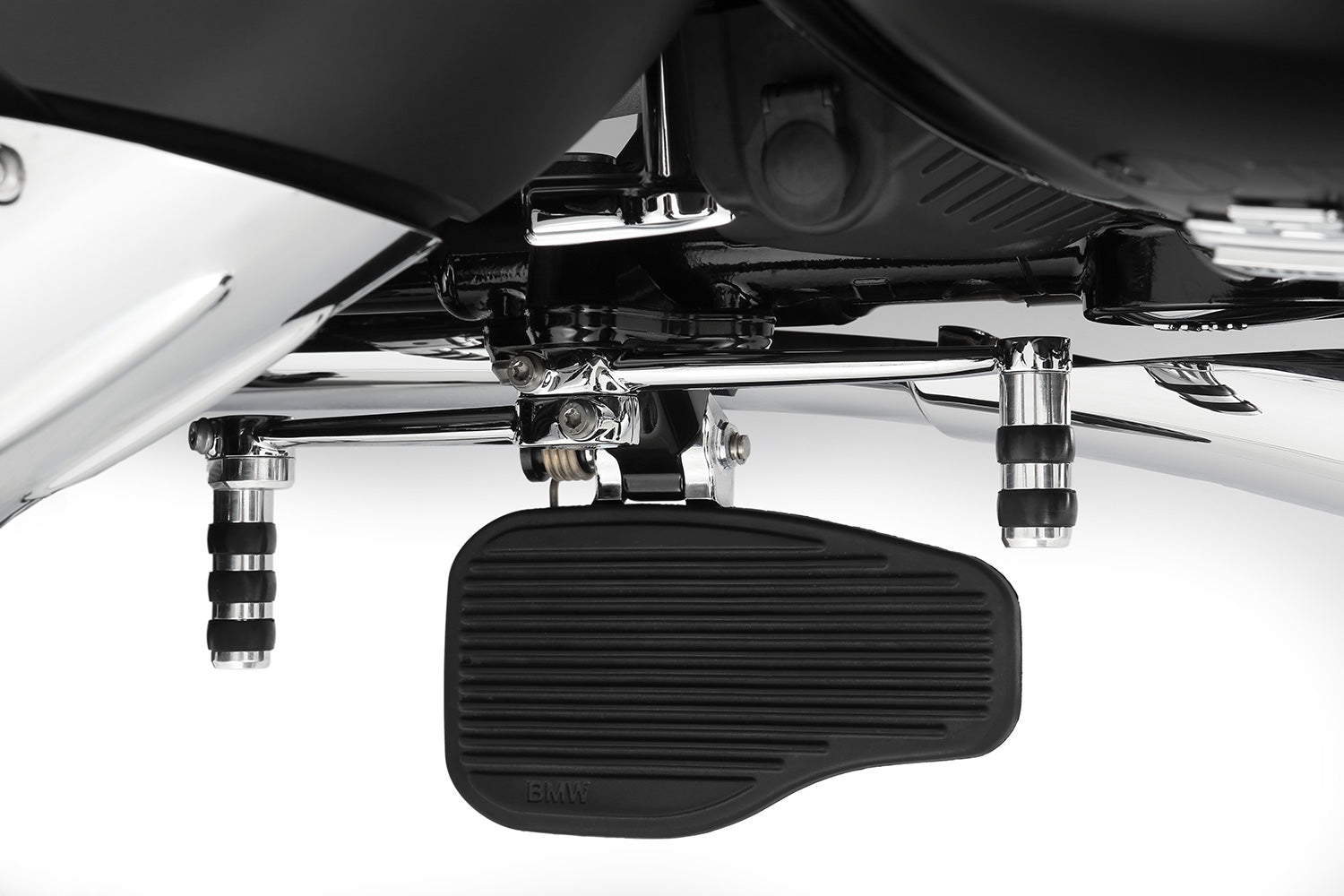 Our gear-shifter extension replaces the series standard lever. At 50 mm, it’s twice as long (!) as the original.