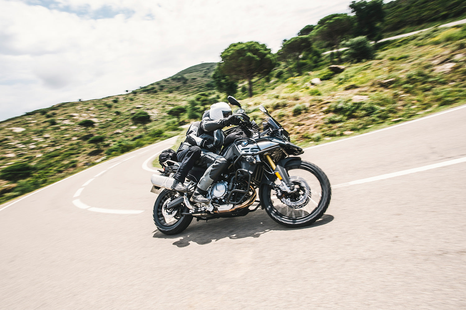 Wunderlich 20 mm handlebar riser for BMW F 850 GS. Better handling and direct riding experience, individual sitting position, more comfort.
