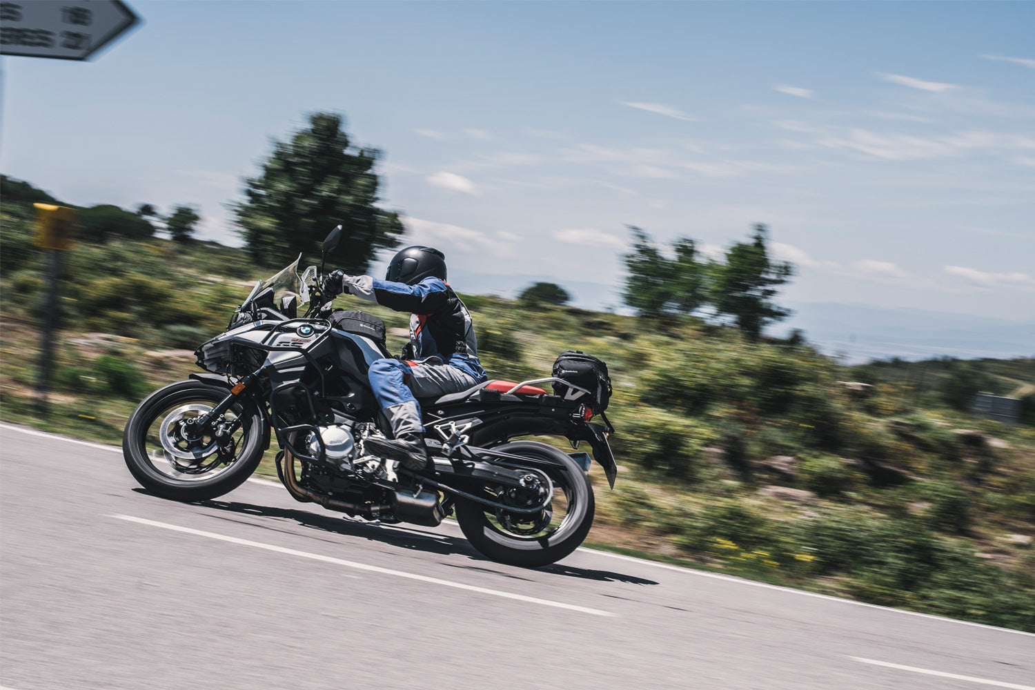 Wunderlich “ERGO” handlebar riser for models without a BMW sat nav F 750 GS / F 800 GS - complete your BMW ✔ Premium components ✔