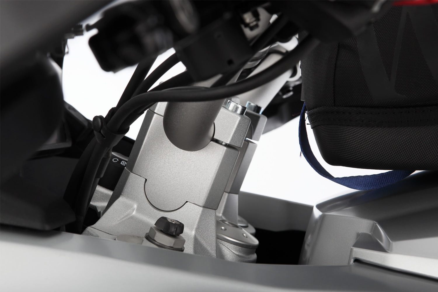 Handlebar riser ERGO PRO for models without BMW Navi - complete your BMW ✔ Premium components ✔ Integrated design ➜ Order now