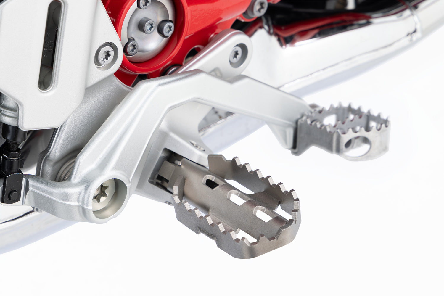 Robust footpegs for on-road and off-road use ✔ Premium components ✔ Integrated design