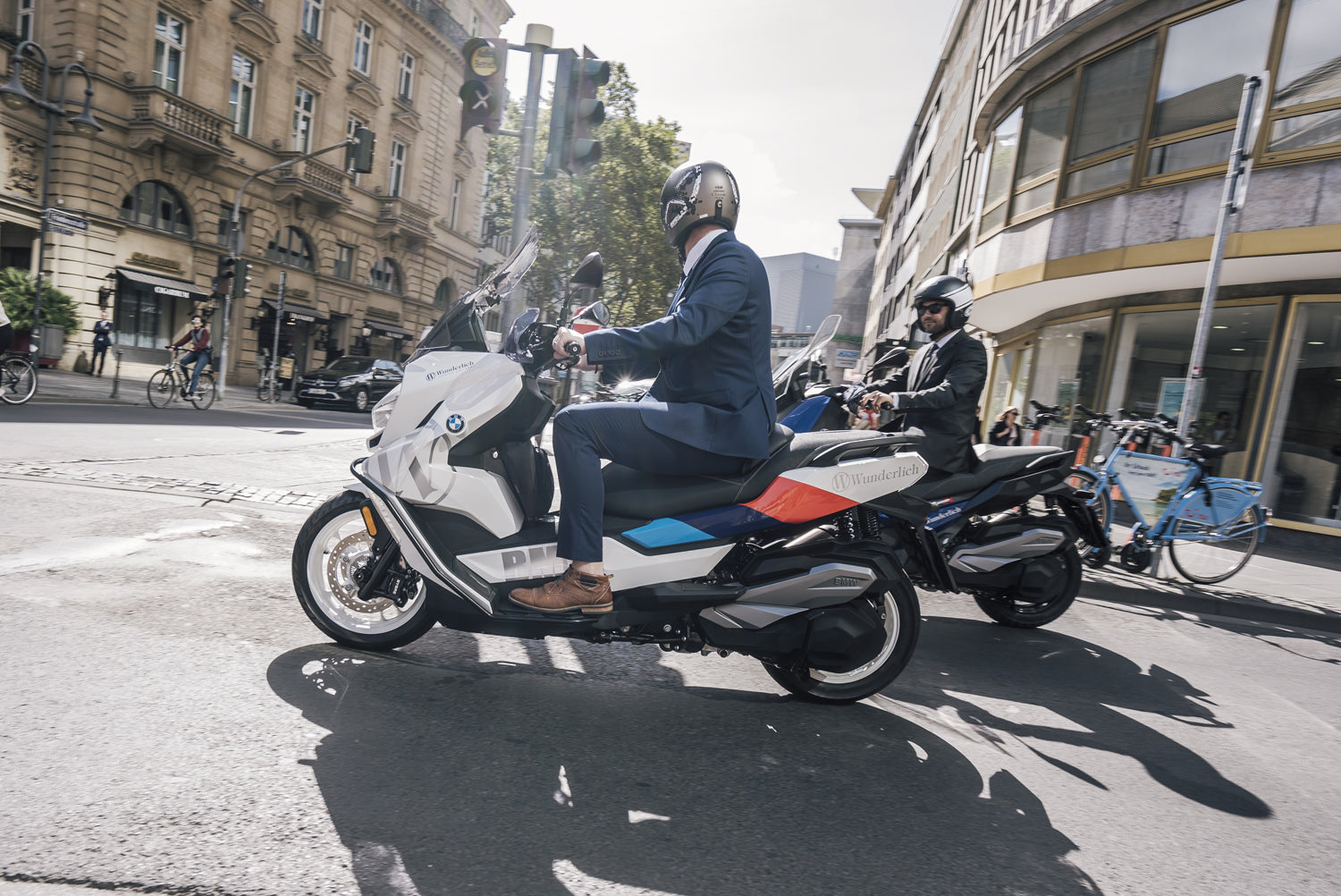Hand guards BMW Scooter C 400 GT, C 400 X For a long time, the use of Hand guards was reserved exclusively for off-road machines.