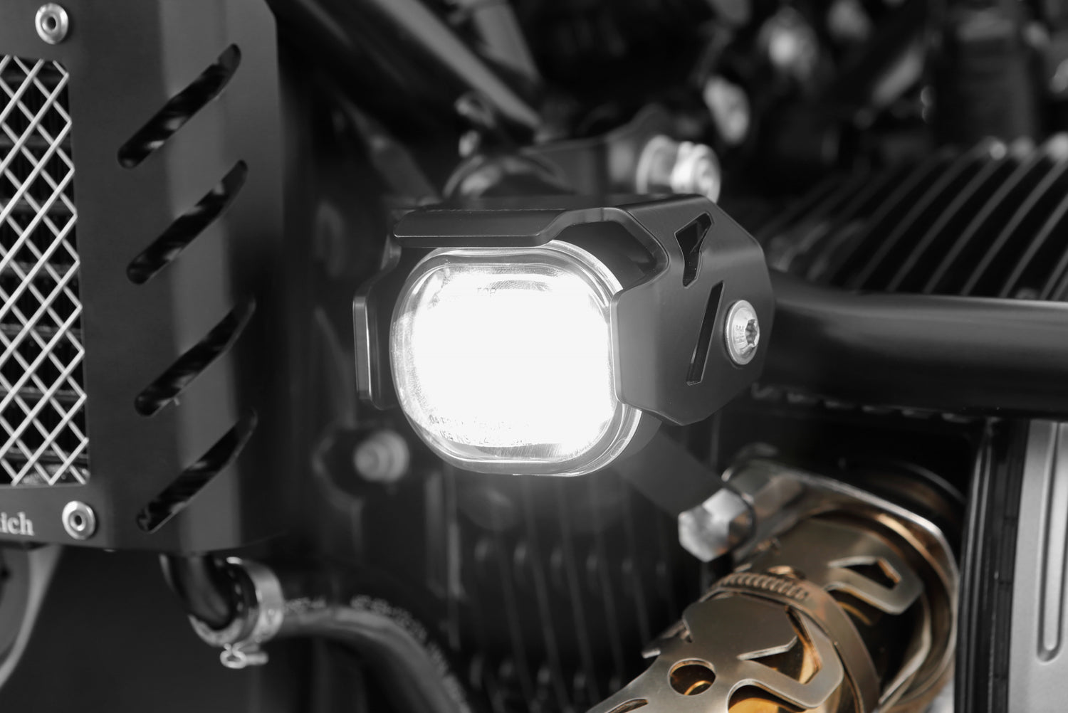 »MICROFLOOTER« LED auxiliary headlight R nineT/ R nineT Scrambler for 100% even area illumination