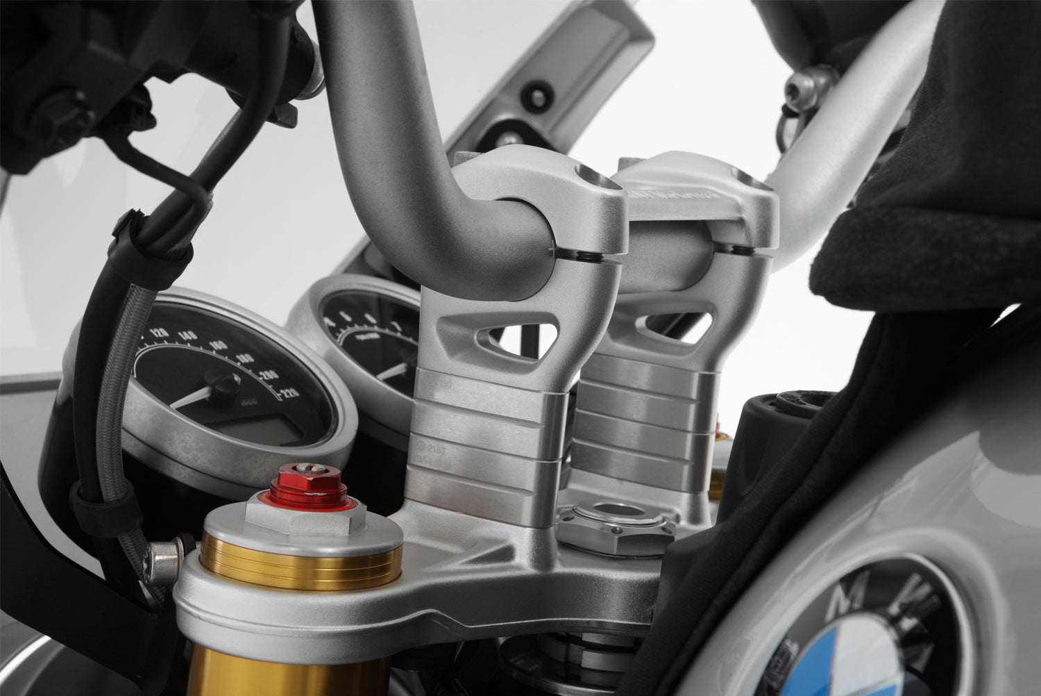 The handlebar riser provides an ergonomic posture: The back, arms, pelvis and coccyx are relieved