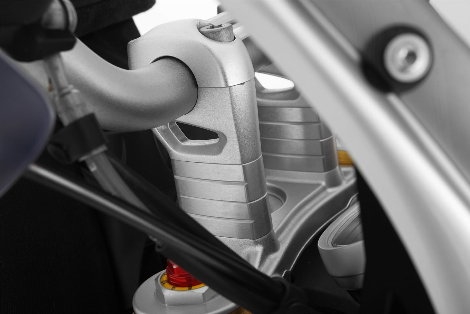 The handlebar riser provides an ergonomic posture: The back, arms, pelvis and coccyx are relieved