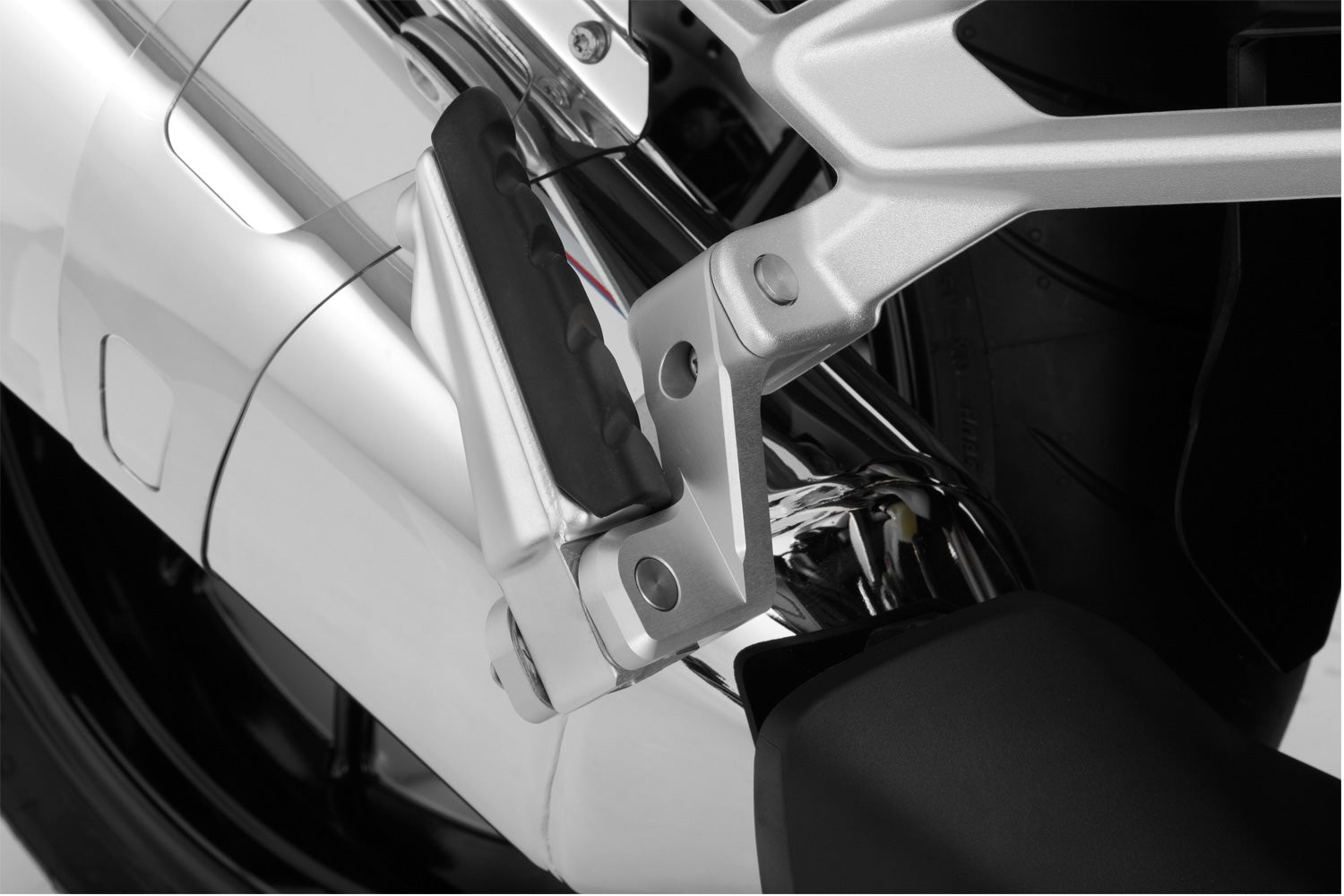 Approx. 45 mm lower compared to the position of the original footrests