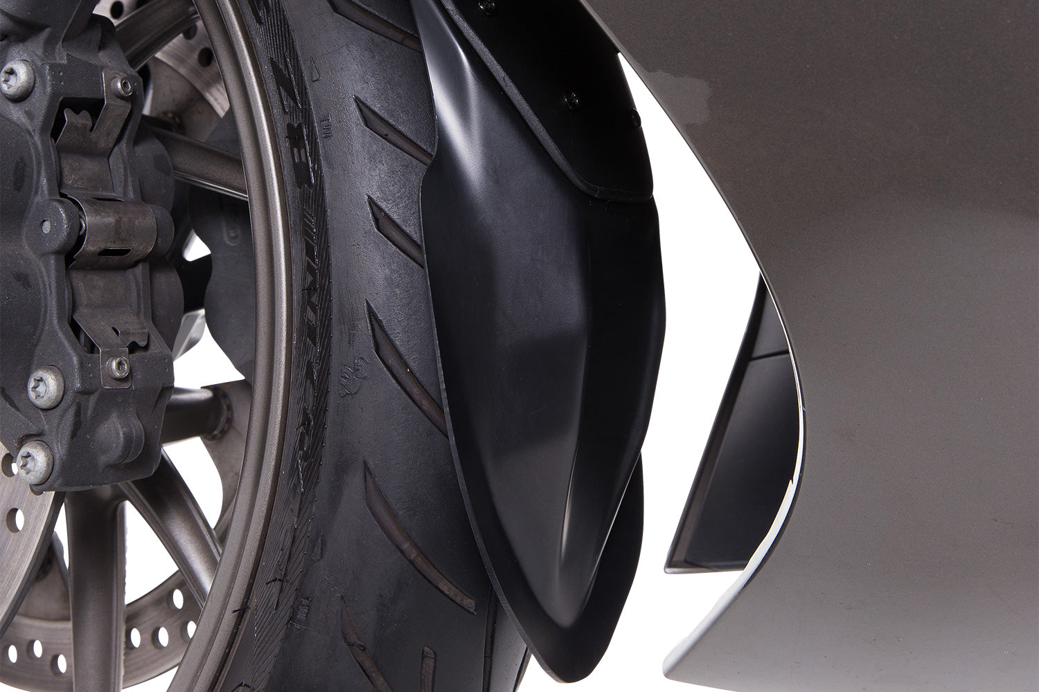 This mudguard extension is thermoformed from ABS material and offer the K1600GT an additional protection from dirt and mud.