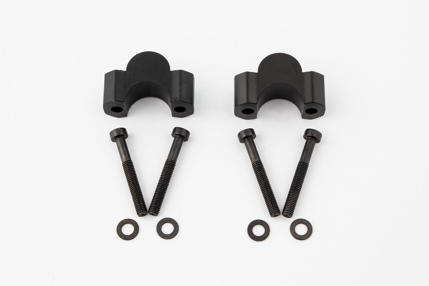 The handlebar riser designed especially by our developers raises the handlebars moderately by 25 mm