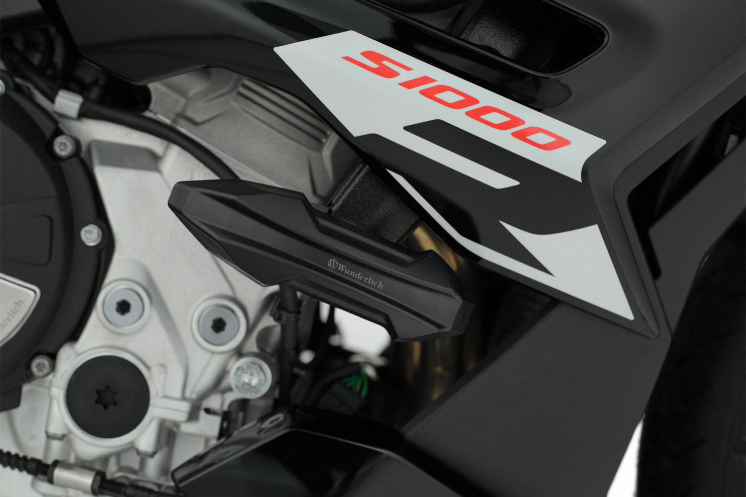 Racing crash pads for the BMW S 1000 R 2021 from Wunderlich. Crash pads mitigate the expensive consequences of crashes, falls and skids.