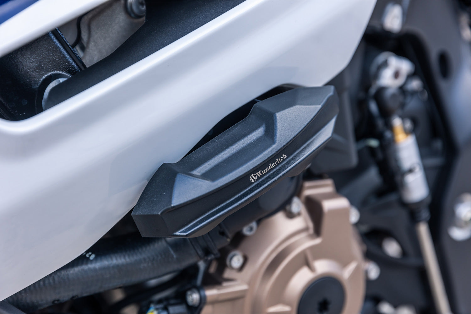 Racing crash pads for the BMW S 1000 R 2021 from Wunderlich. Crash pads mitigate the expensive consequences of crashes, falls and skids.