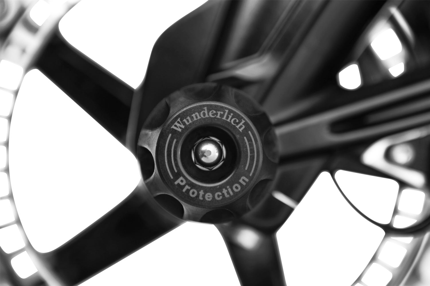 DoubleShock axle protection pads now also keep the front fork a safe distance from the asphalt and help prevent