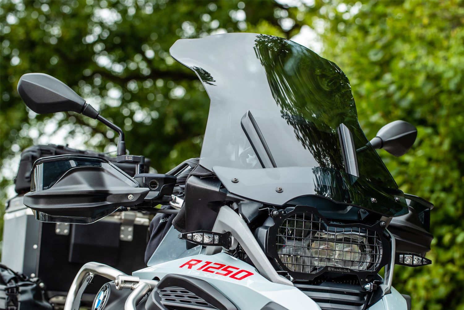 Wunderlich windshield »MARATHON« with Screen reinforcement on both sides provides incomparable comfort when touring