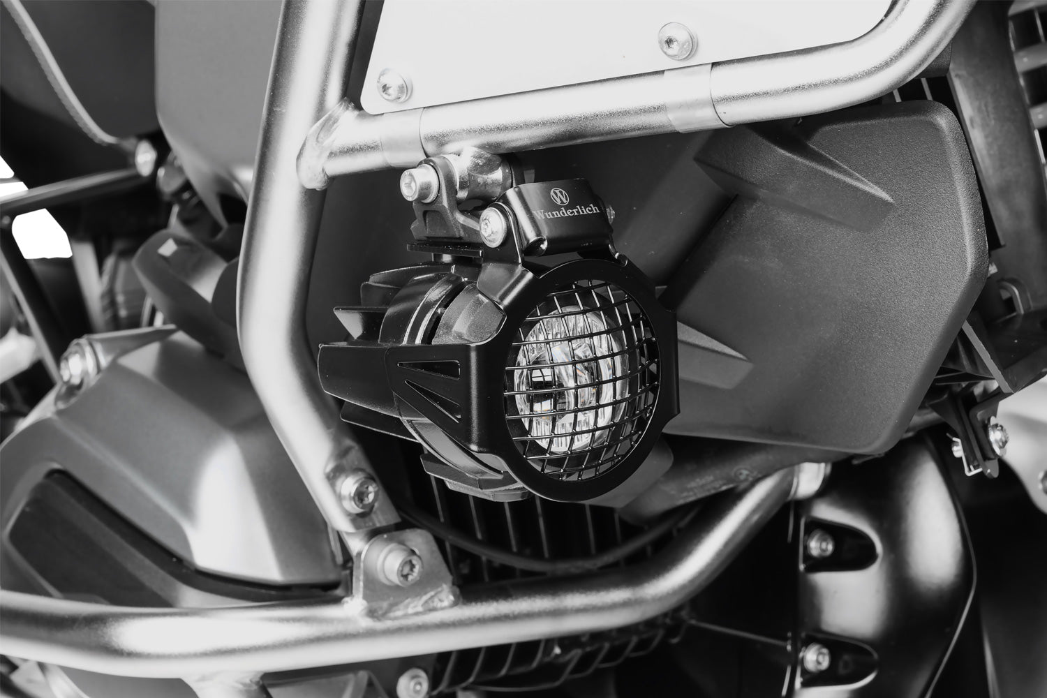 Wunderlich auxiliary light protection grille for BMW R 1200 GS LC protects even from violent impacts.