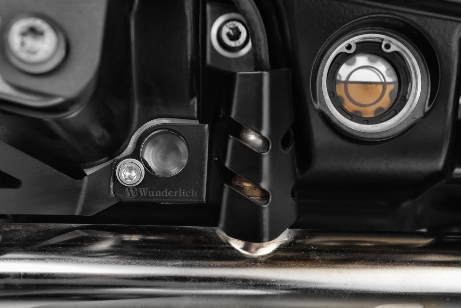 Effective protection of the oxygen sensor from branches, stones and other foreign bodies