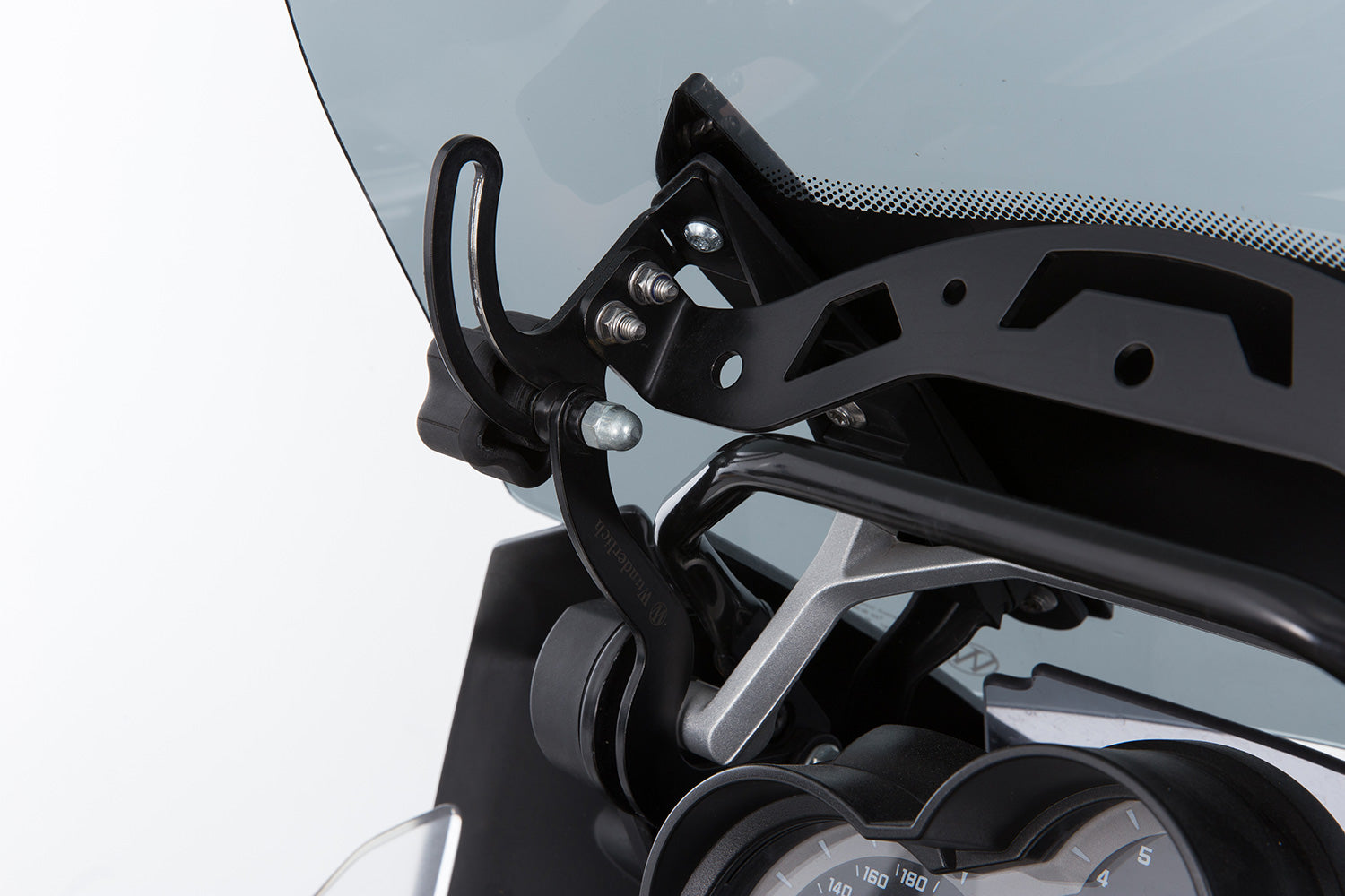 The windshield reinforcement on both sides stabilises the windshield and thus reduces turbulences caused by the airflow at high speeds