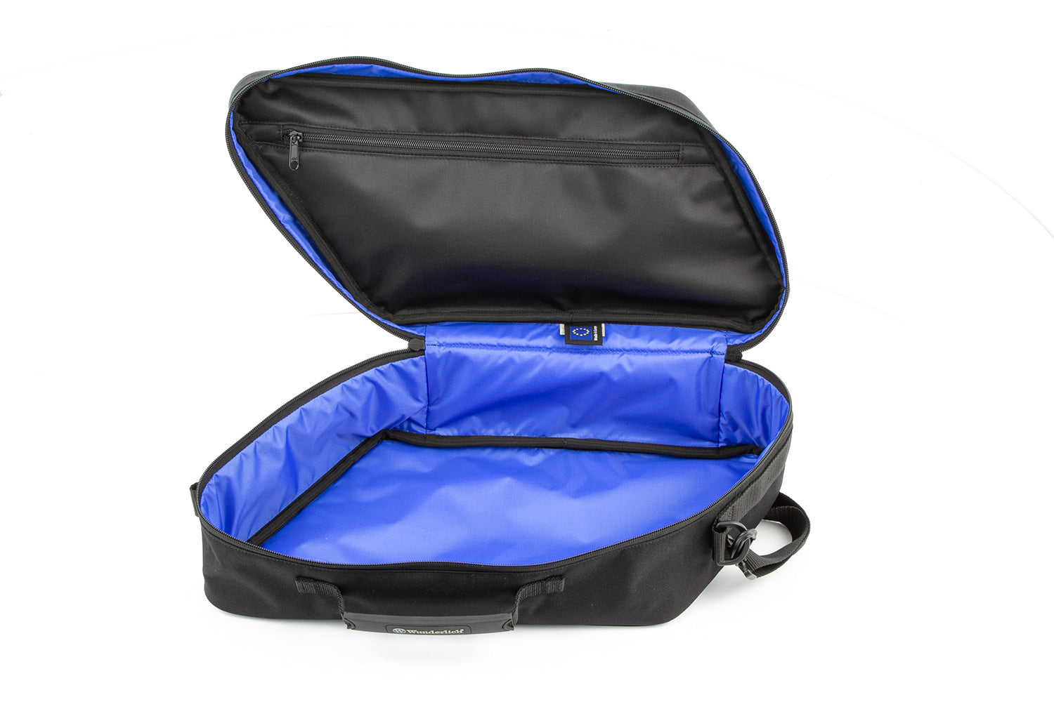 Our tailor-made and robust suitcase inner pockets are perfectly crafted and leave nothing to be desired