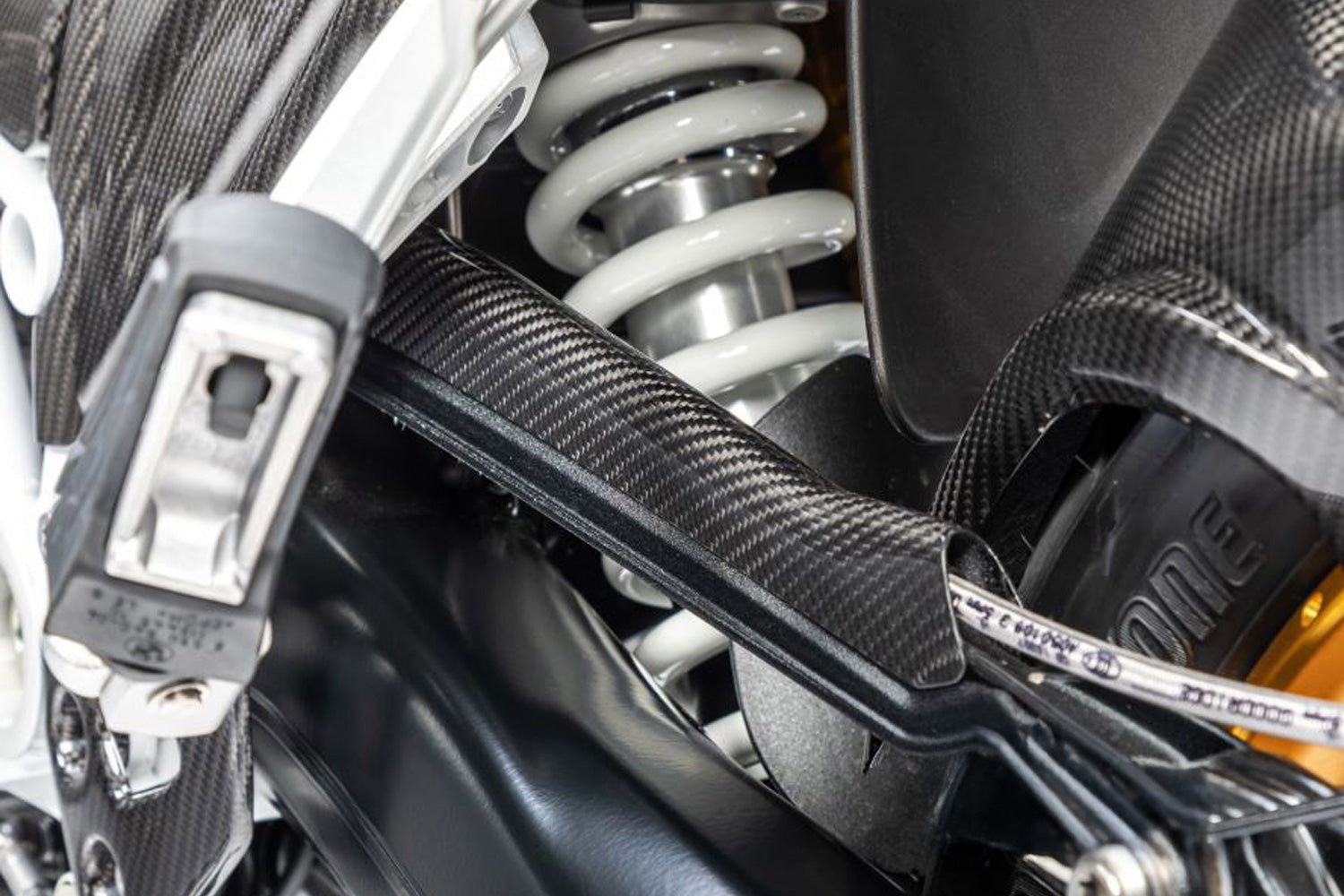 Ilmberger - Brake Line Cover for R 1250 GS