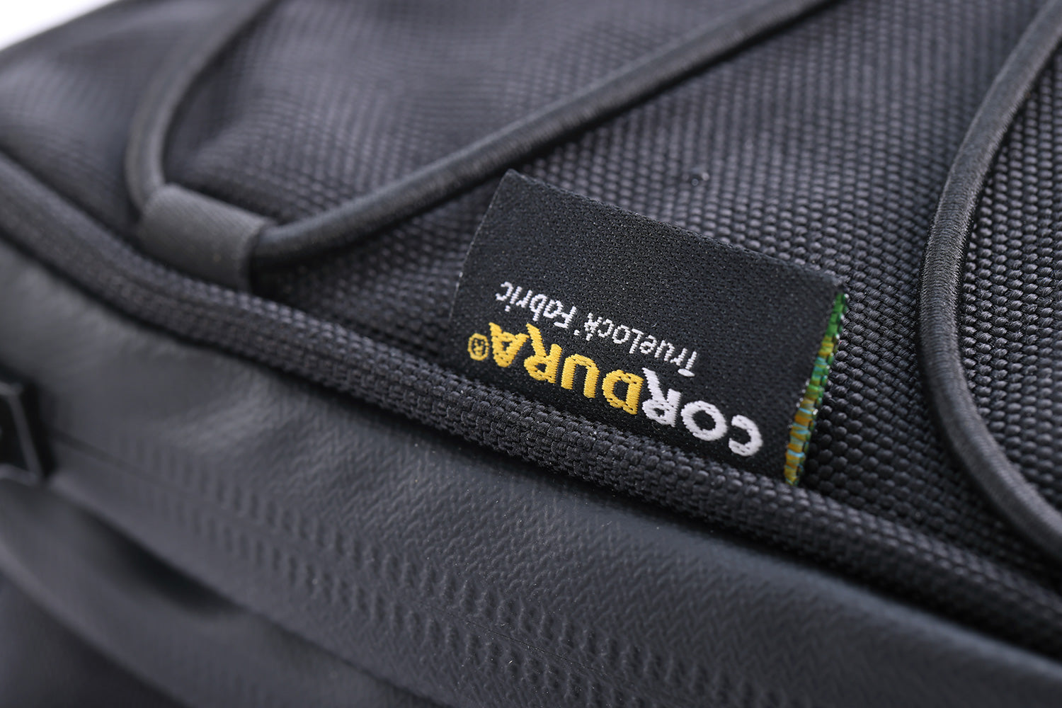 Multifunctional and sporty compact bag