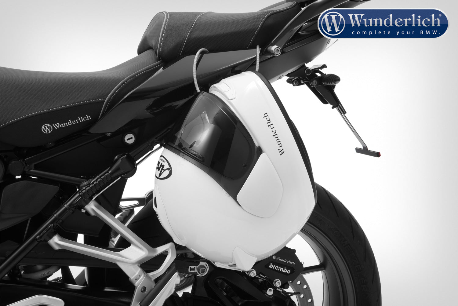 A secure yet easy-to-use handy helmet lock for the R 1250 R.