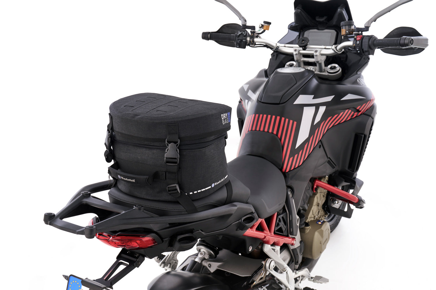 Multi-functional and compact bag can either be attached to the luggage carrier of the passenger seat quickly and simply