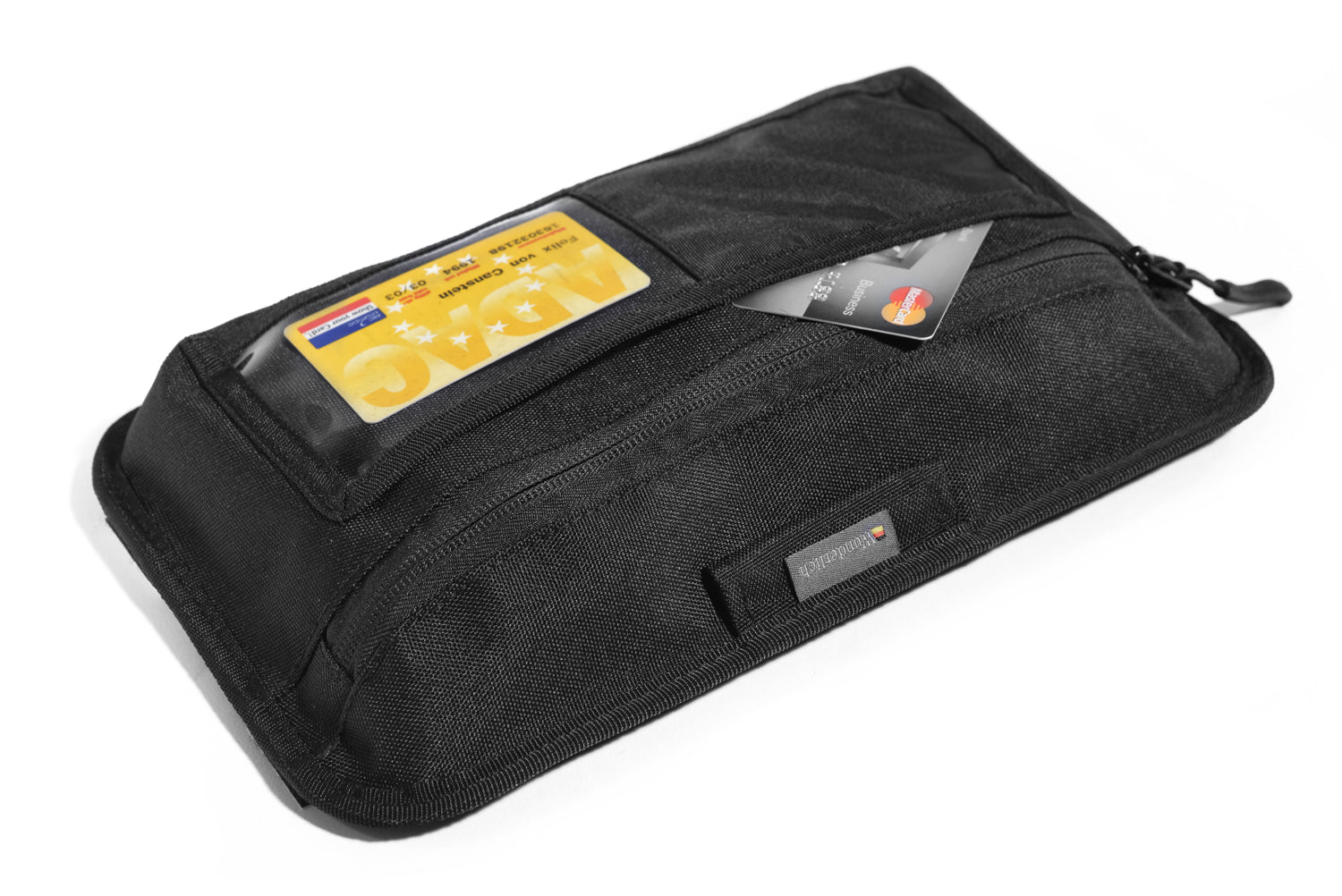 Now the side and top case lids can also be used for convenient and practical storage.