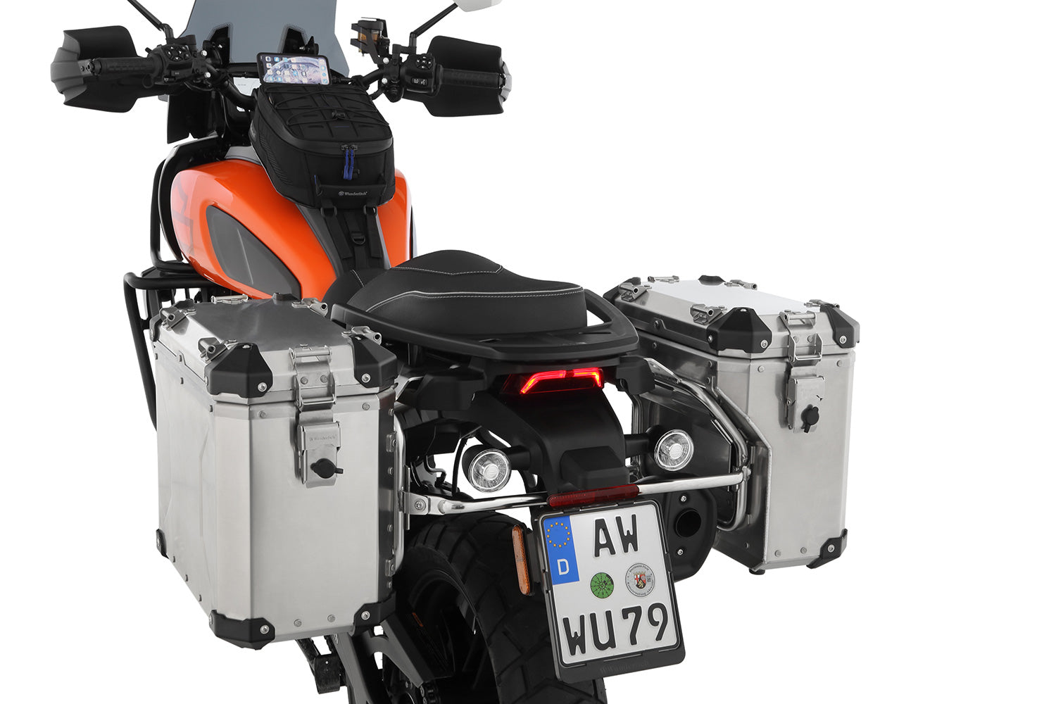 Sturdy, light and stylish aluminium cases add truly special comfort to every rider on any tour.