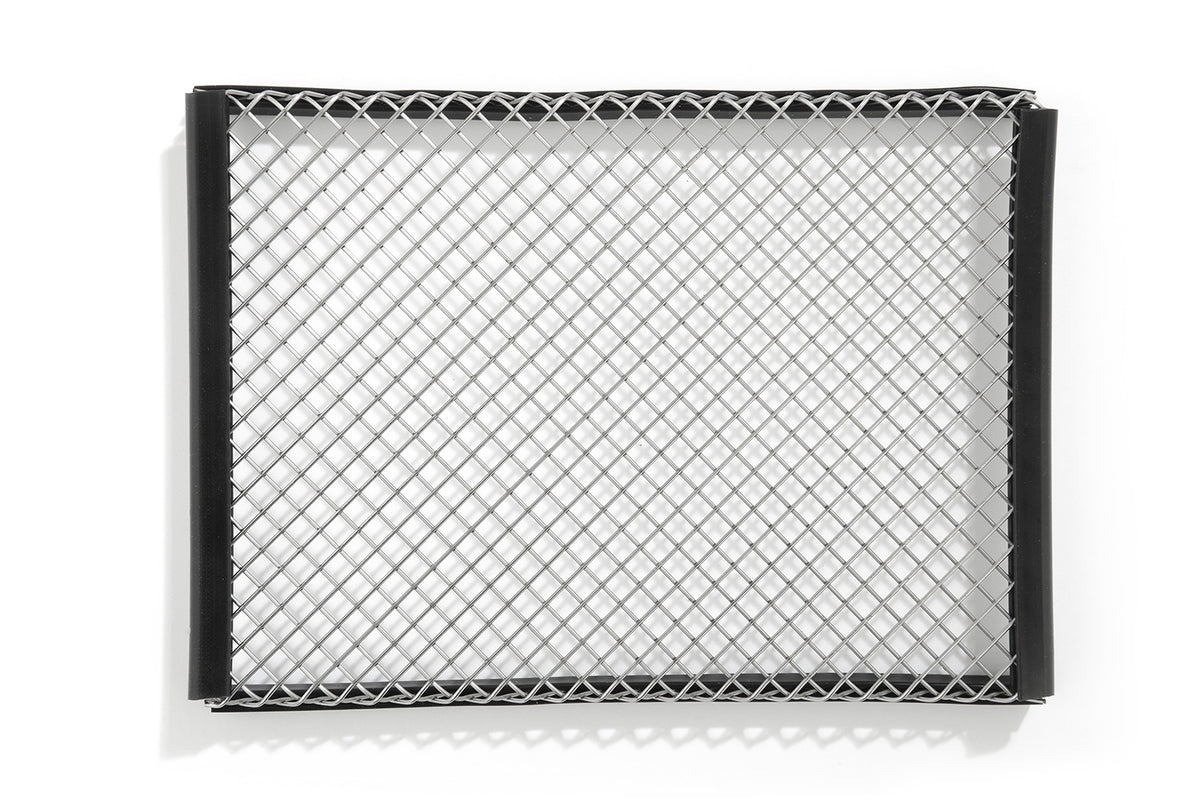 It reliably protects the oil cooler without impacting the air flow.