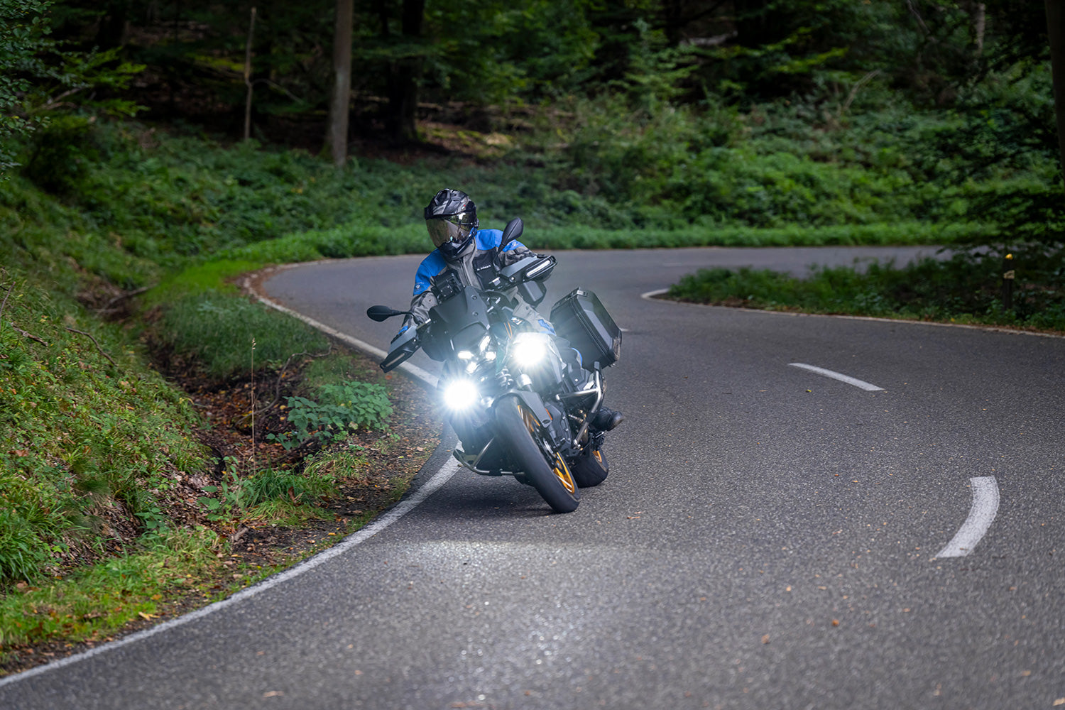 Wunderlich MICROFLOOTER 3.0 Auxillary headlight R 1300 GS - complete your BMW ✔ Premium components ✔ Integrated design ➜ Order now