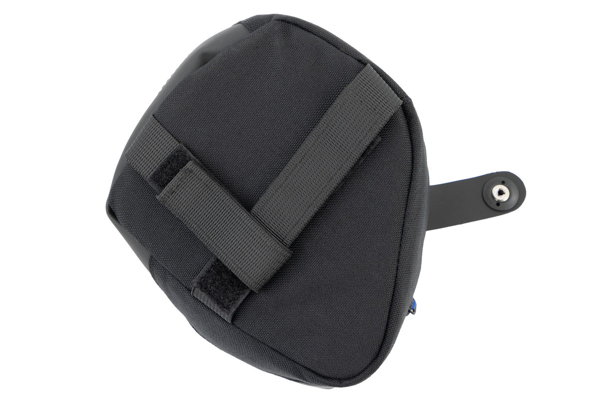 Two functional, cleverly positioned bags ✔ Premium components ✔ Integrated design