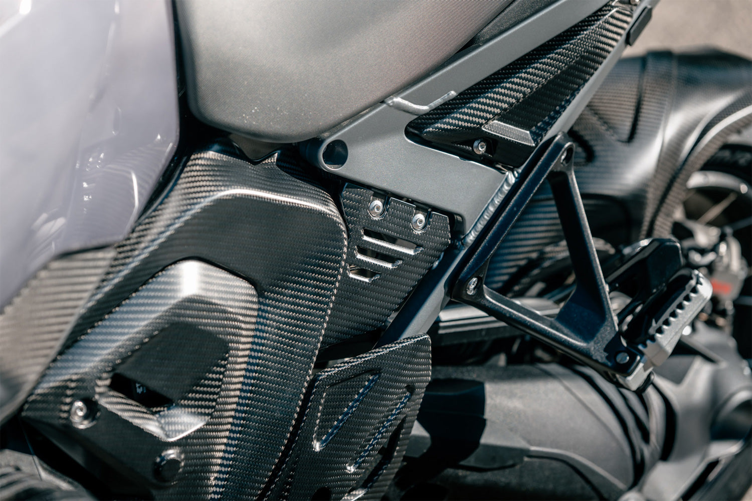 Ilmberger - Front Triangle Cover for Rear Frame for R 1300 GS Adventure