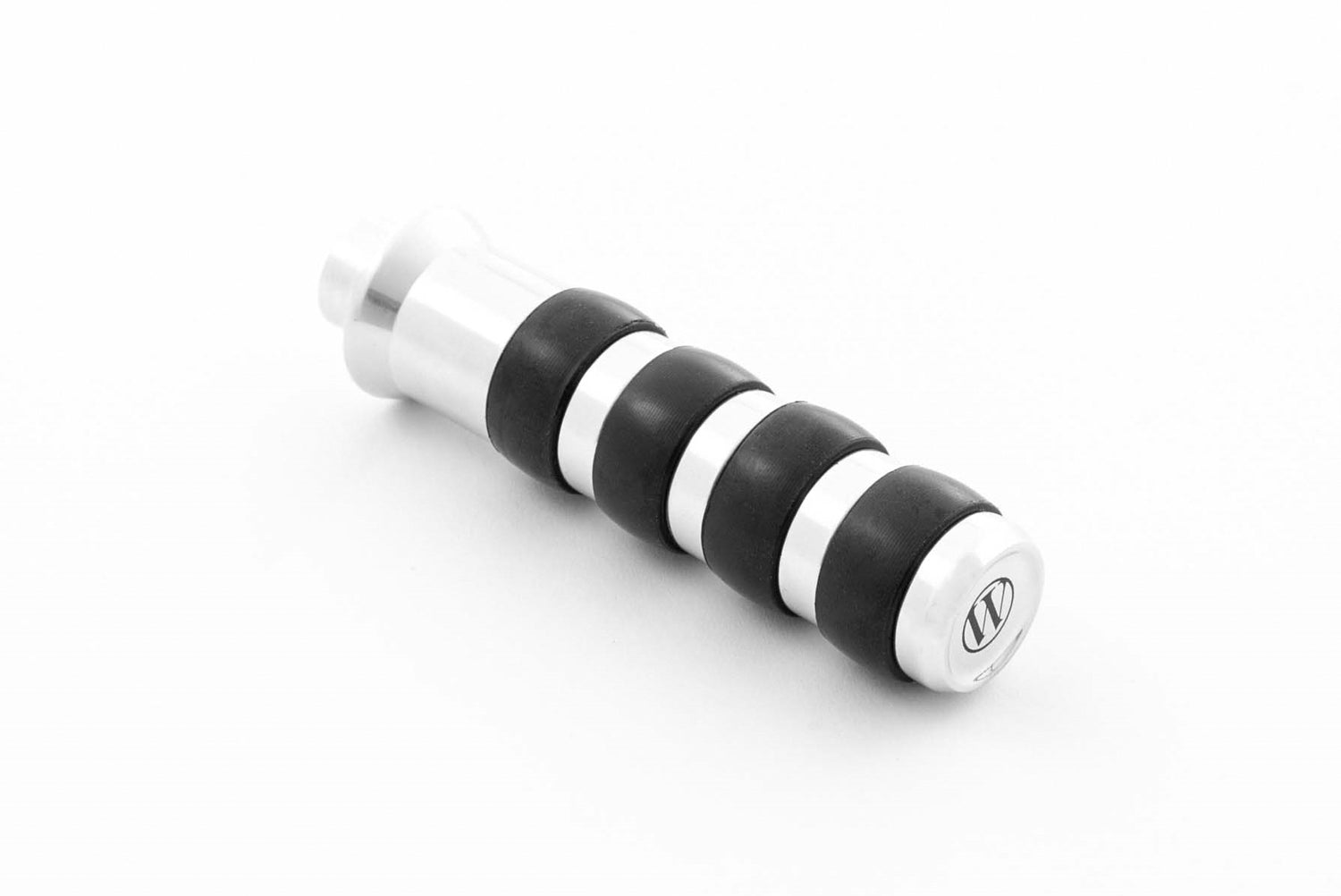 Our gear-shifter extension replaces the series standard lever. At 85 mm, it’s a less more than 20% longer (!) than the original. 