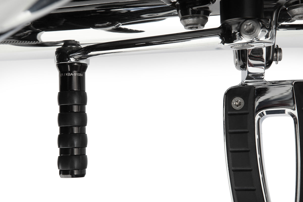 Our gear-shifter extension replaces the series standard lever. At 85 mm, it’s 30% longer (!) than the original.