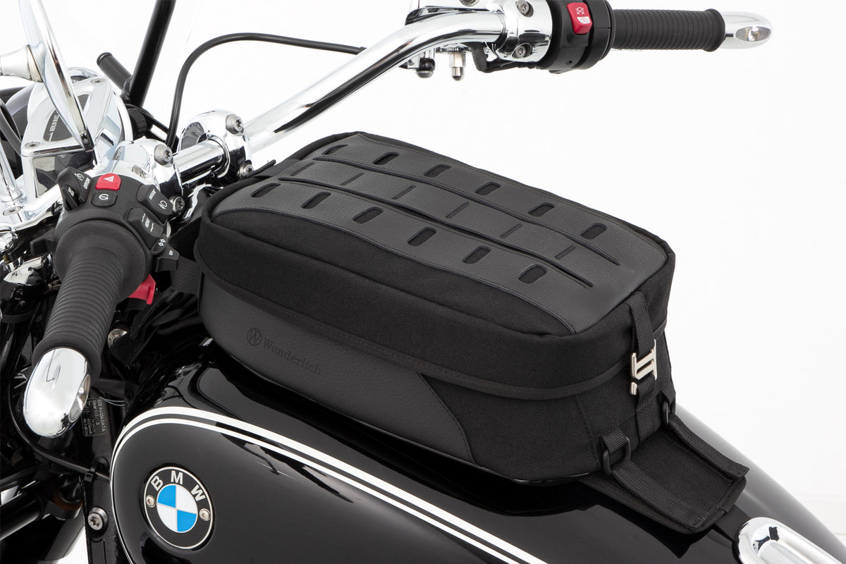 Our modern tank bag in classic design is the ideal solution for everyday riding.