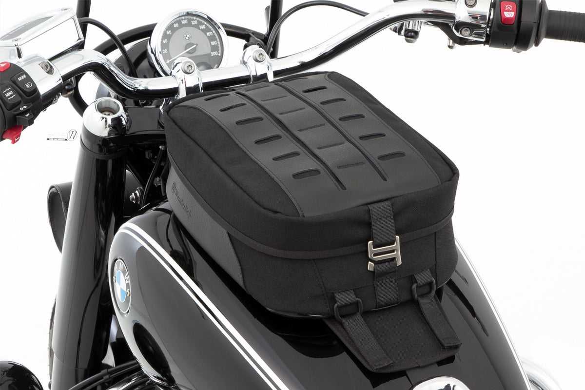 Our modern tank bag in classic design is the ideal solution for everyday riding.