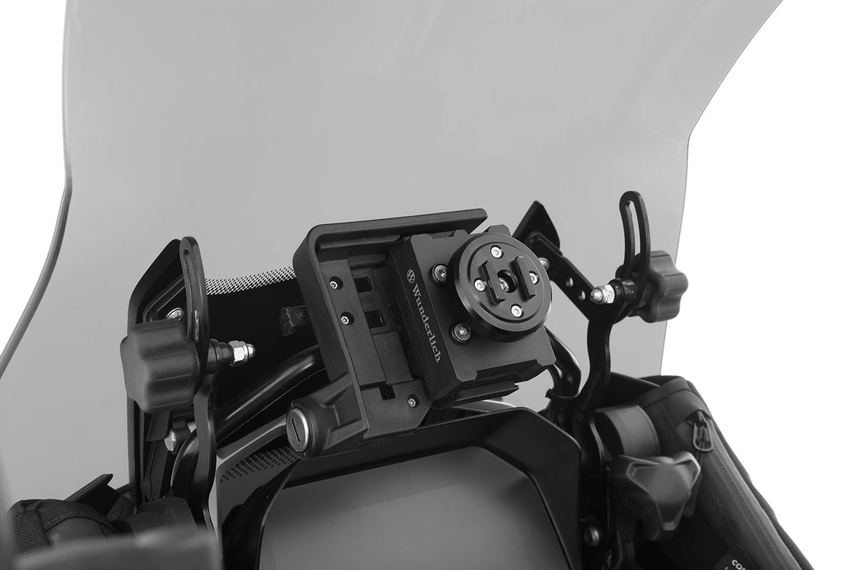 Our thoroughly practical USB charging box fits all BMWs with the factory-side BMW navigation preparation