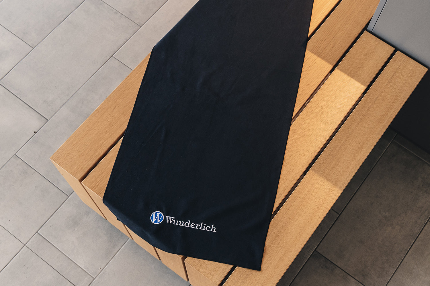 A compact microfibre bath towel that’s ideal for travelling because it takes up hardly any space and dries extremely fast after use