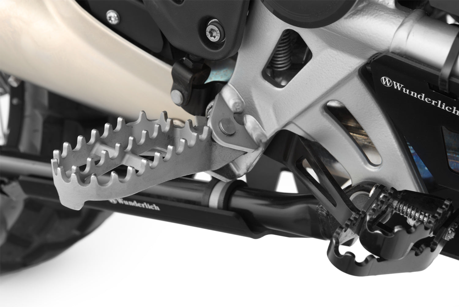 Grippy, profiled footrest pad for the R 1200 GS LC Adventure and R 1250 GS Adventure – provides greater comfort and safety