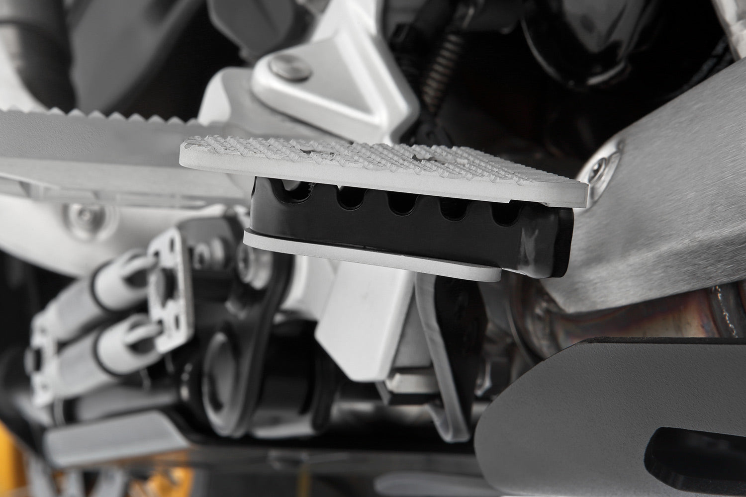 The enlarger improves ergonomics and comfort and thus increases passive safety.
