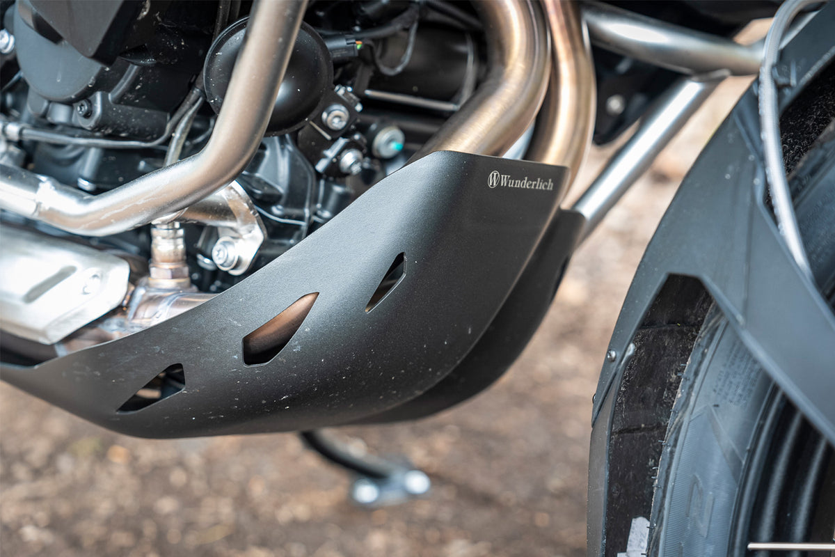 The flawless engine protection in a slim design for the GS protects the engine and manifold from damage