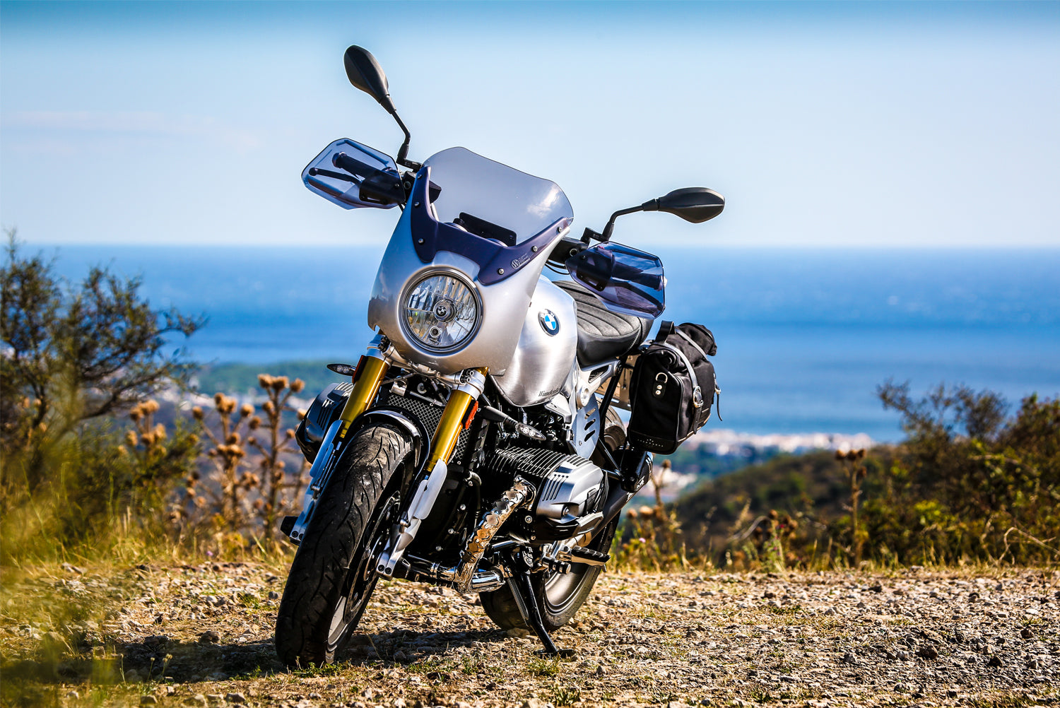 The protector for the R 1200 GS exactly matches the round radius of the header pipe assembly, made from aluminium.