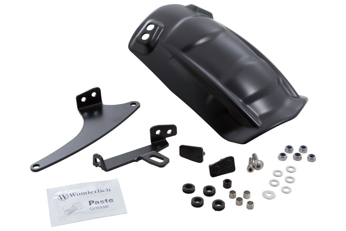 This splash guard protects the shock, along with shock mounts, swing arm, collector pipes and rear of the gearbox of the F 650 | 800 GS.