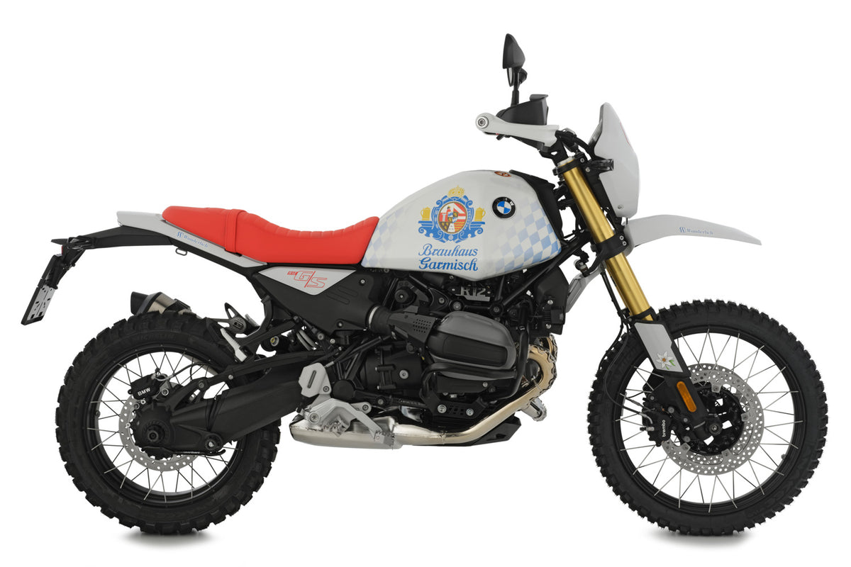 With the silver swingarm pivot covers Classic the large cavities of the swing arm pivot of the R nineT are permanently protected.