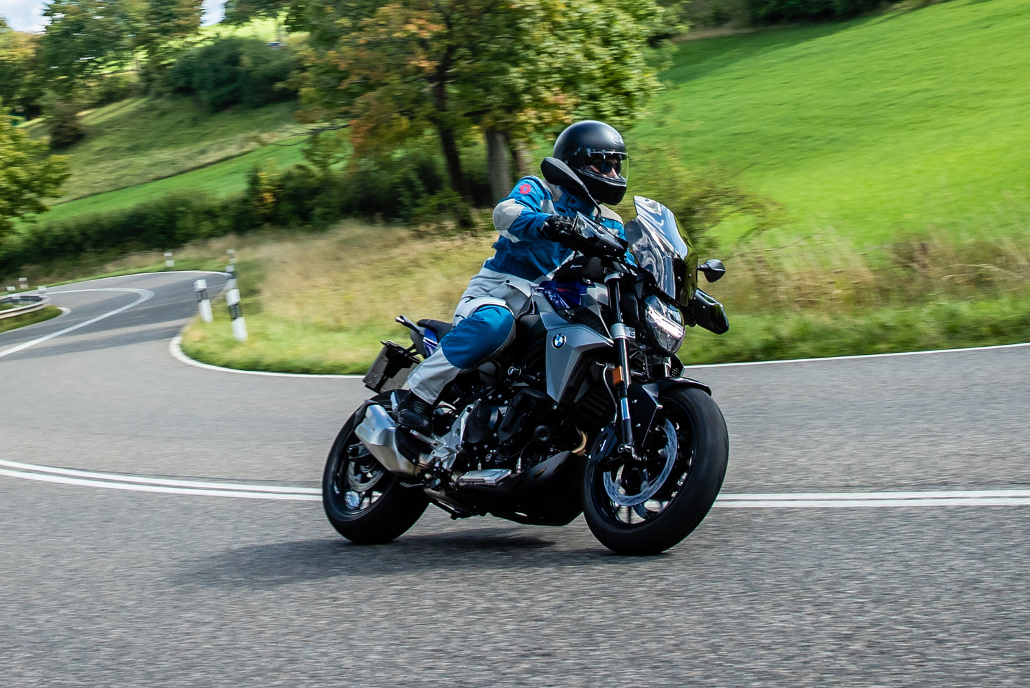 Wunderlich MARATHON windshield F 900 R - complete your BMW ✔ Premium components ✔ Integrated design ➜ Order now