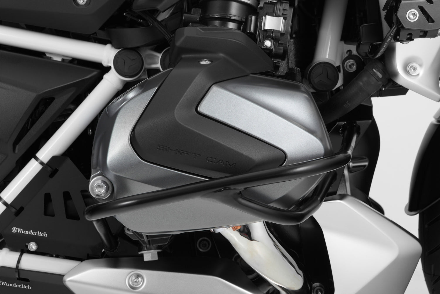 The engine protection bar reliably protects the cylinders and valve cover