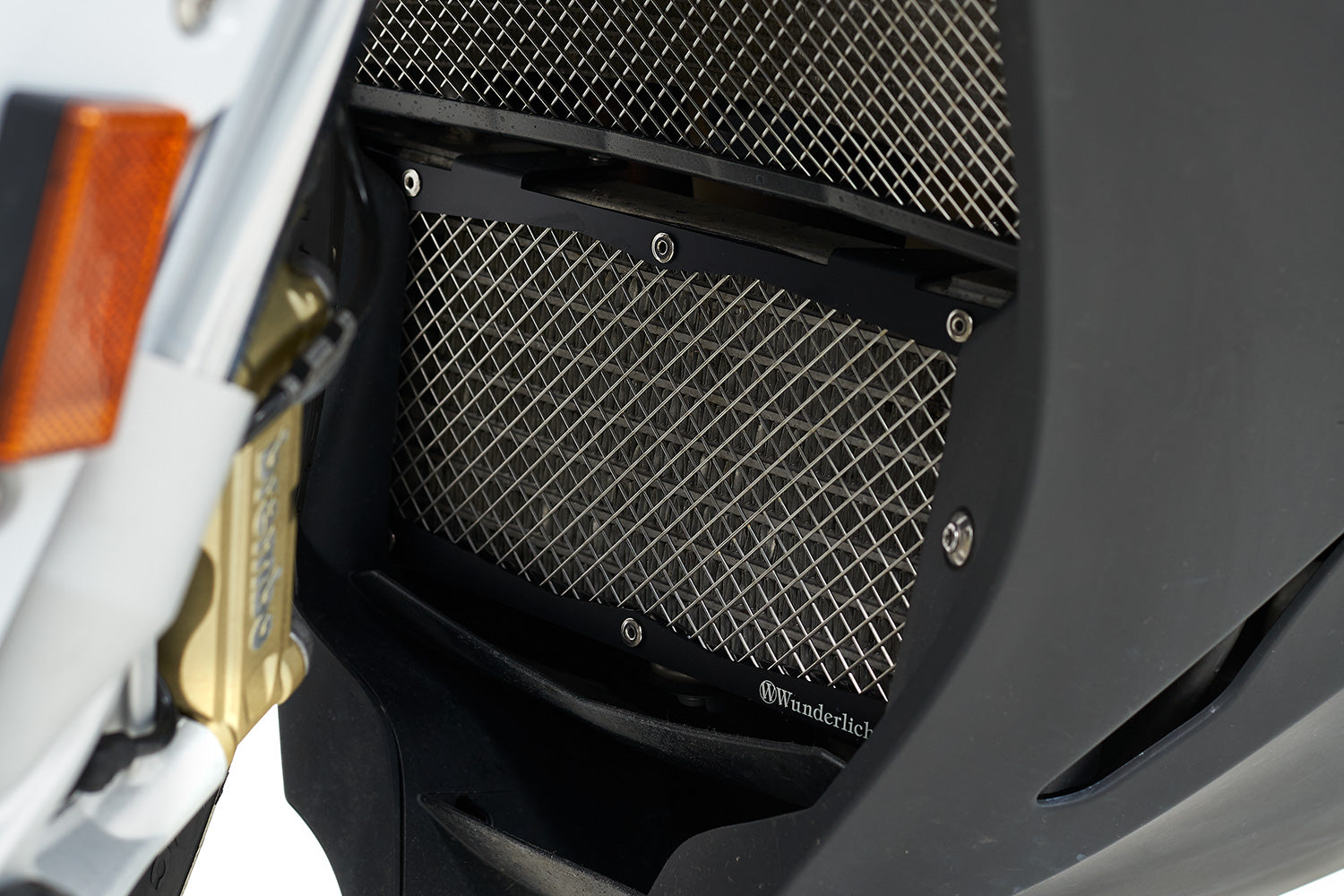 The oil cooler guard for the BMW provides effective protection and ensures optimal long-term cooling air flow.