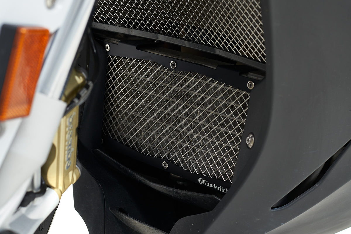 The oil cooler guard for the BMW provides effective protection and ensures optimal long-term cooling air flow.