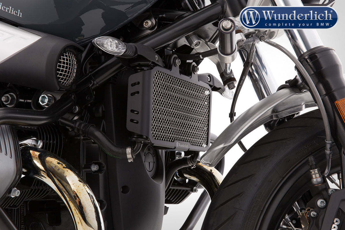 The oil cooler protection grille »EXTREME« for the BMW provides effective protection and ensures optimal long-term cooling air flow.