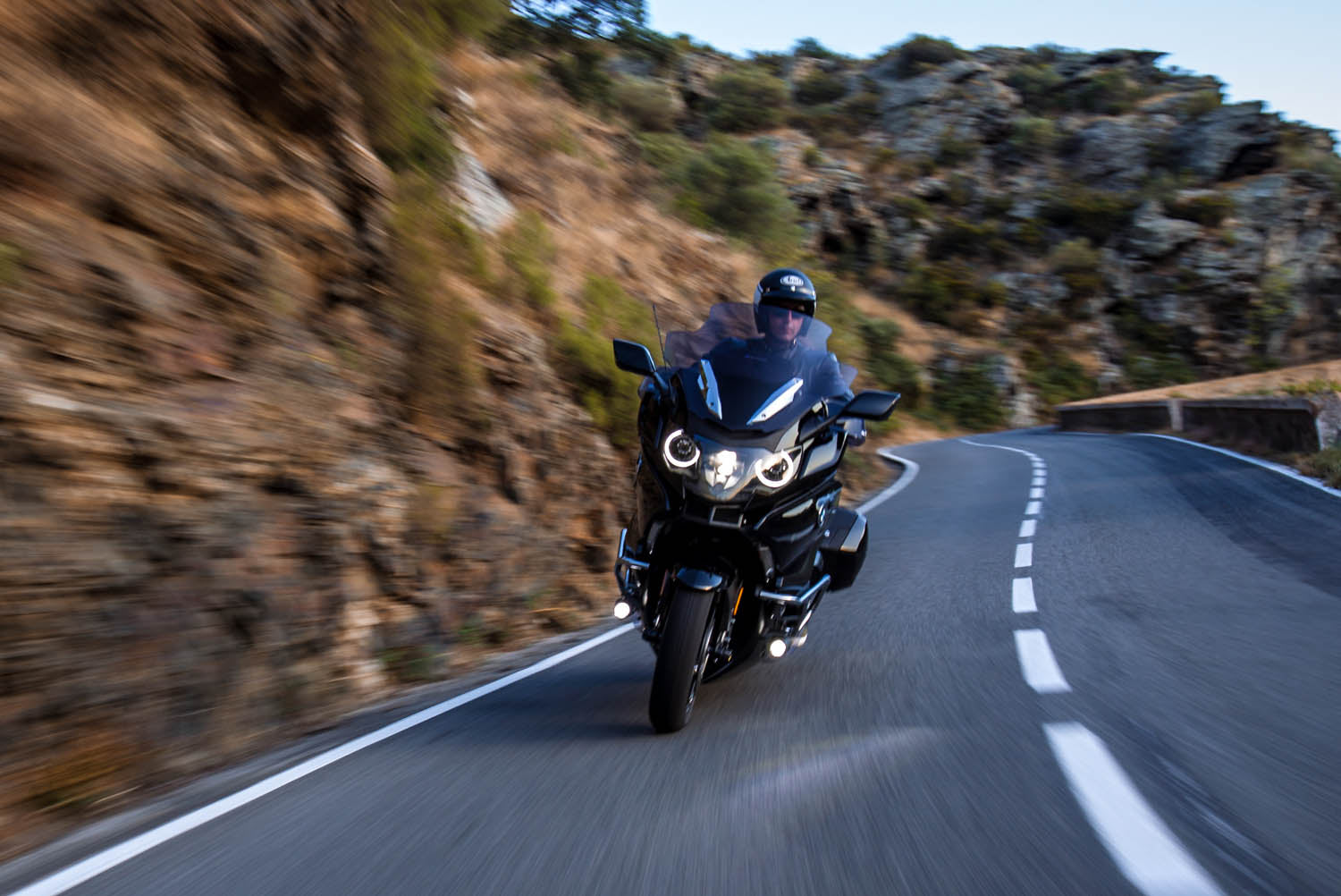 Wunderlich ERGO-Screen K1600GT for optimal and turbulence-free touring enjoyment.